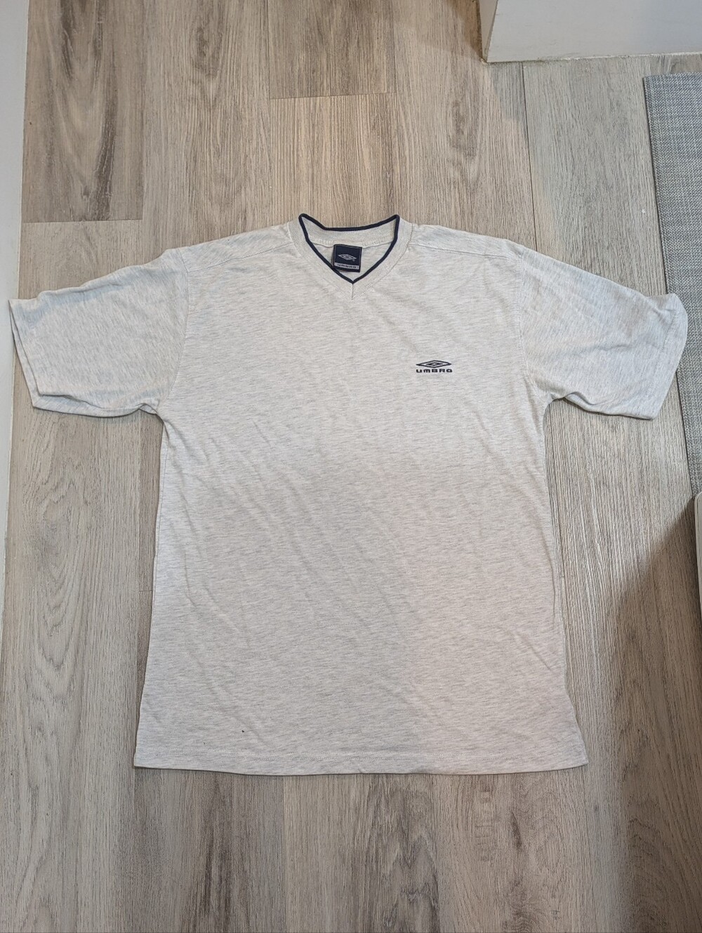 ✨3/$20✨ Vintage Umbro Grey V-Neck T-Shirt - Size Medium